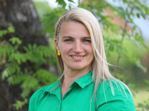 Jane Reiljan-Rajasaar rohelise pluusiga 