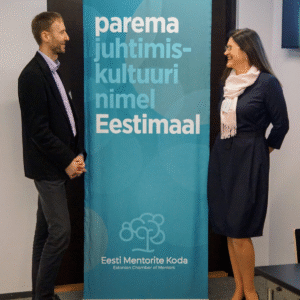 Ain Mihkelson ja Ülle Susi Eesti Mentorite Koja bänneriga